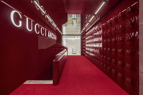 gucci store in valencia